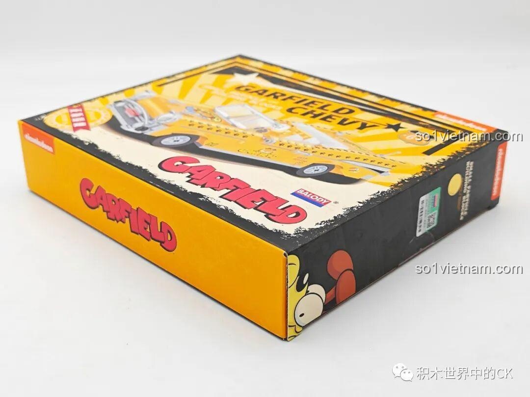 Cạnh bên của hộp bộ lắp ráp Xe mui trần của Garfield Balody, thể hiện sự chắc chắn và thiết kế đẹp mắt.