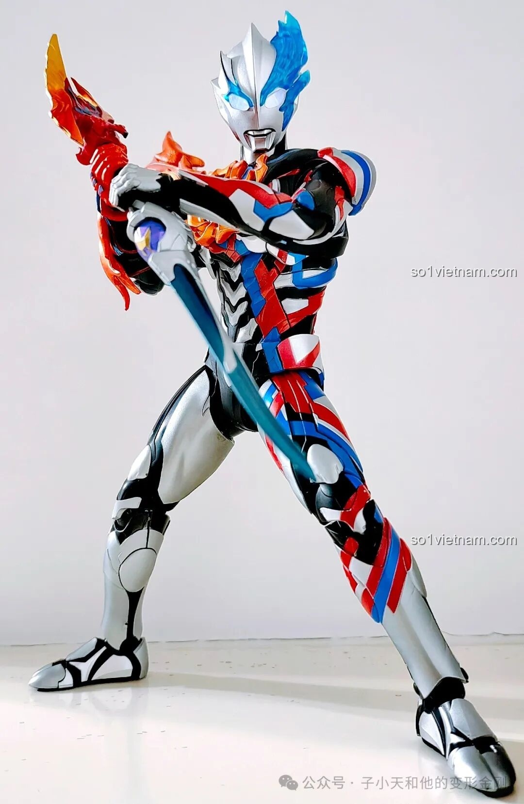Mô hình Ultraman Blazar Armor BLOKEES cầm khẩu Chiru Fado-lan Gun.