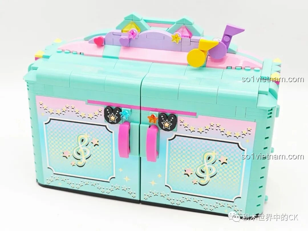 Tủ đồ Hatsune Miku: Tủ Đồ Thời Trang Mơ Ước 76013 đã hoàn thiện và gập gọn, có sticker.