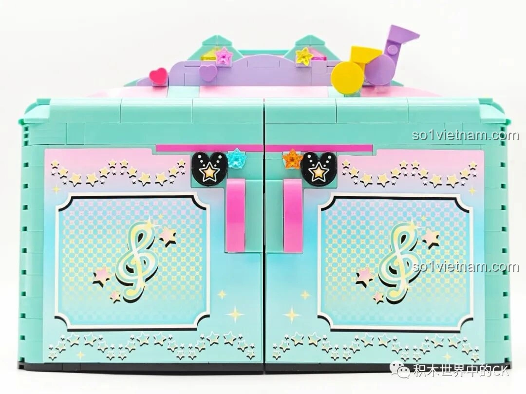 Mặt trước tủ đồ Hatsune Miku 76013 khi gập gọn, với họa tiết nốt nhạc và ngôi sao.