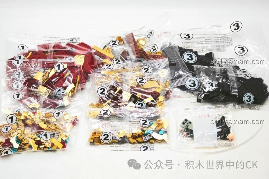 Các túi mảnh ghép được đánh số của bộ Decool 11008 Thất Tinh Bảo Đao, phân loại rõ ràng để dễ lắp ráp.