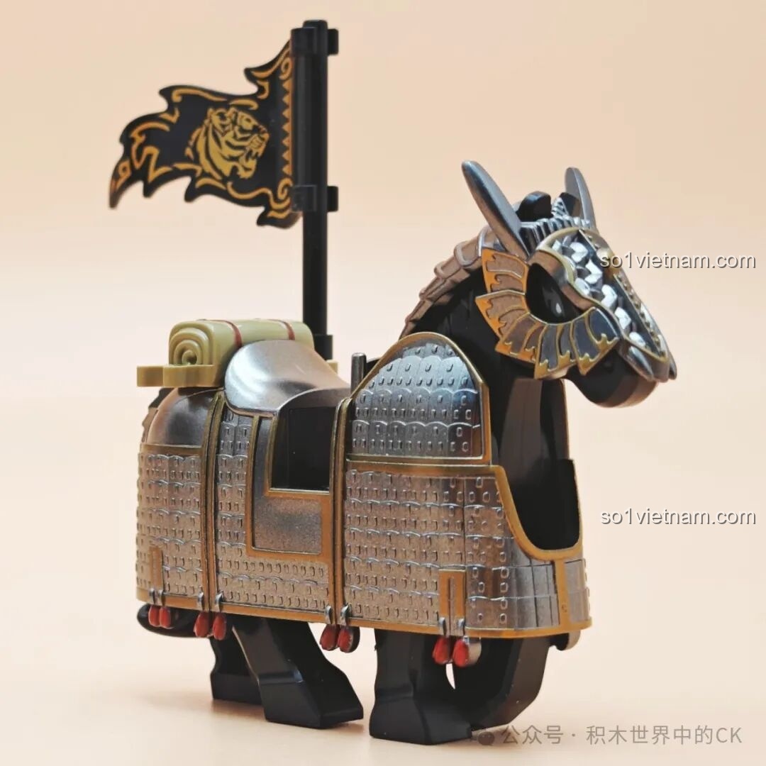 Chi tiết phần đầu và giáp của chiến mã Mặc Vân Giáp trong bộ đồ chơi mô hình Decool 20688.