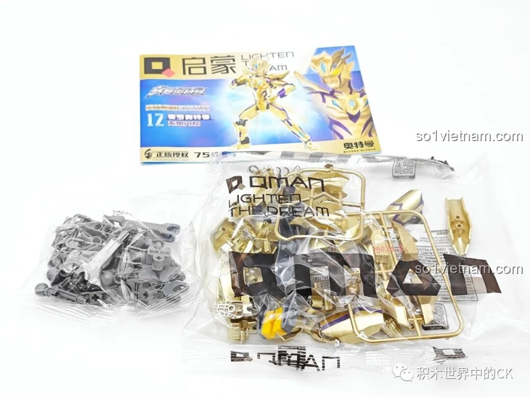 Nội dung bên trong hộp đồ chơi lắp ráp Enlighten 75034 Ultraman Zero Vô Cực Sáng Chói, bao gồm các túi mảnh ghép và sách hướng dẫn chi tiết.