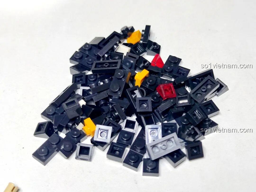 Cận cảnh các mảnh ghép nhỏ của bộ GAOMISI T1092, cho thấy chất lượng nhựa ABS cao cấp và màu sắc.