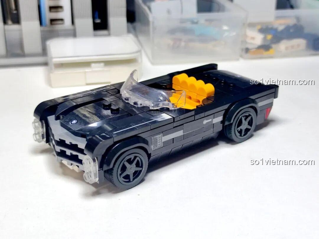 Mô hình hoàn chỉnh của Xe Thể Thao Mui Trần Cadillac Cổ Điển GAOMISI T1092 từ góc nhìn chéo, nổi bật vẻ đẹp tổng thể.