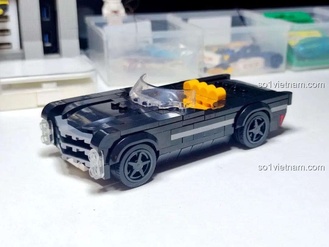 Mô hình hoàn chỉnh của Xe Thể Thao Mui Trần Cadillac Cổ Điển GAOMISI T1092 từ góc nhìn phía trước, rất ấn tượng.