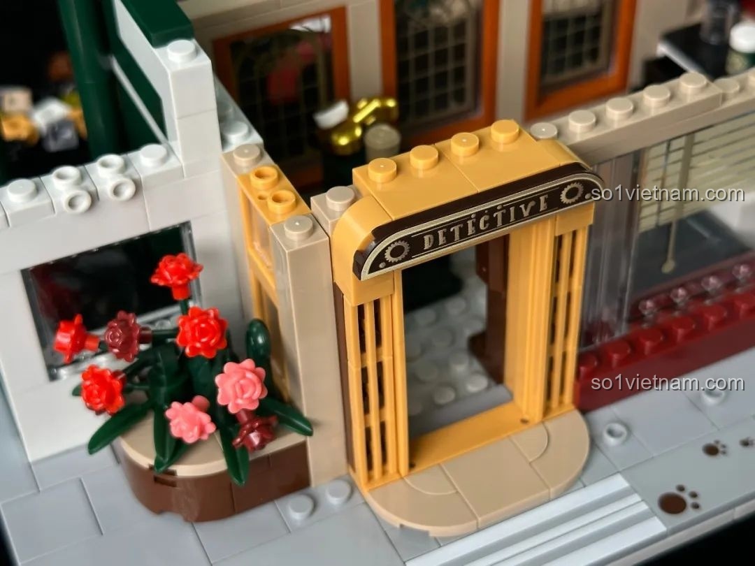 Cửa ra vào của inbrixx 880035 Văn phòng Thám tử Kumamon với biển hiệu 