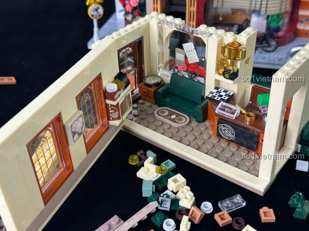 Minifigure Kumamon thám tử của inbrixx 880035 Văn phòng Thám tử Kumamon với mũ phớt, áo khoác và kính lúp.