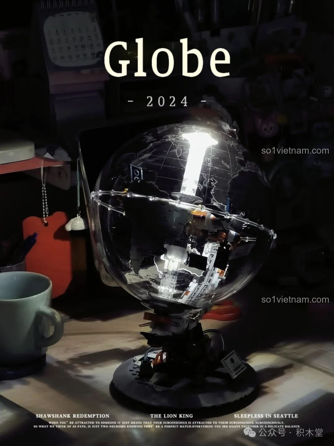 Mô hình Địa cầu Bình Minh JAKI CK003 với đèn LED sáng rõ, nổi bật trong không gian tối, thể hiện vẻ đẹp khoa học và nghệ thuật. Cảm nhận JAKI 003 Địa cầu khám phá vũ trụ.