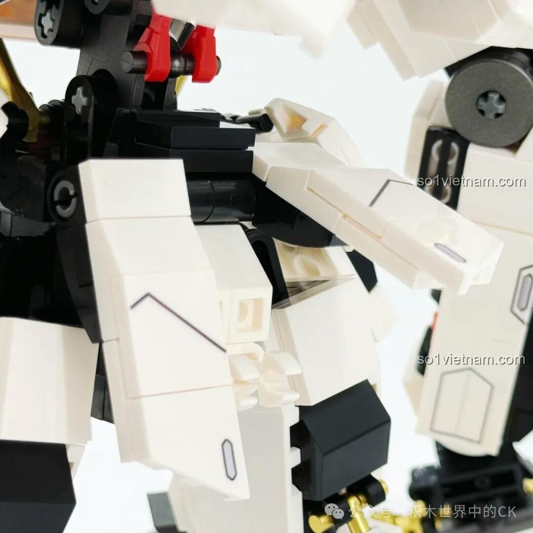 Mô hình JIESTAR 58196 Gundam Barbatos Lupus Rex tạo dáng chiến đấu uy dũng với đại kiếm.