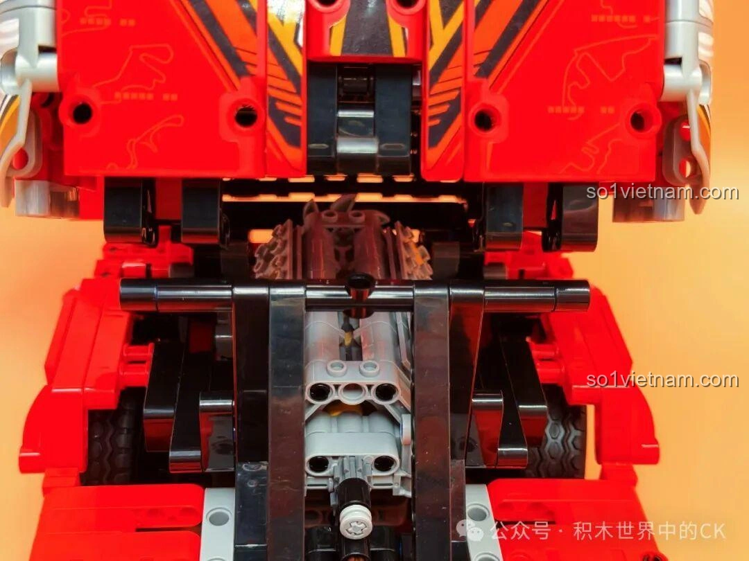 Cận cảnh chi tiết nóc xe của Jie Star JJ9070 Xe Đầu Kéo Scania, với các đường nét và đèn.