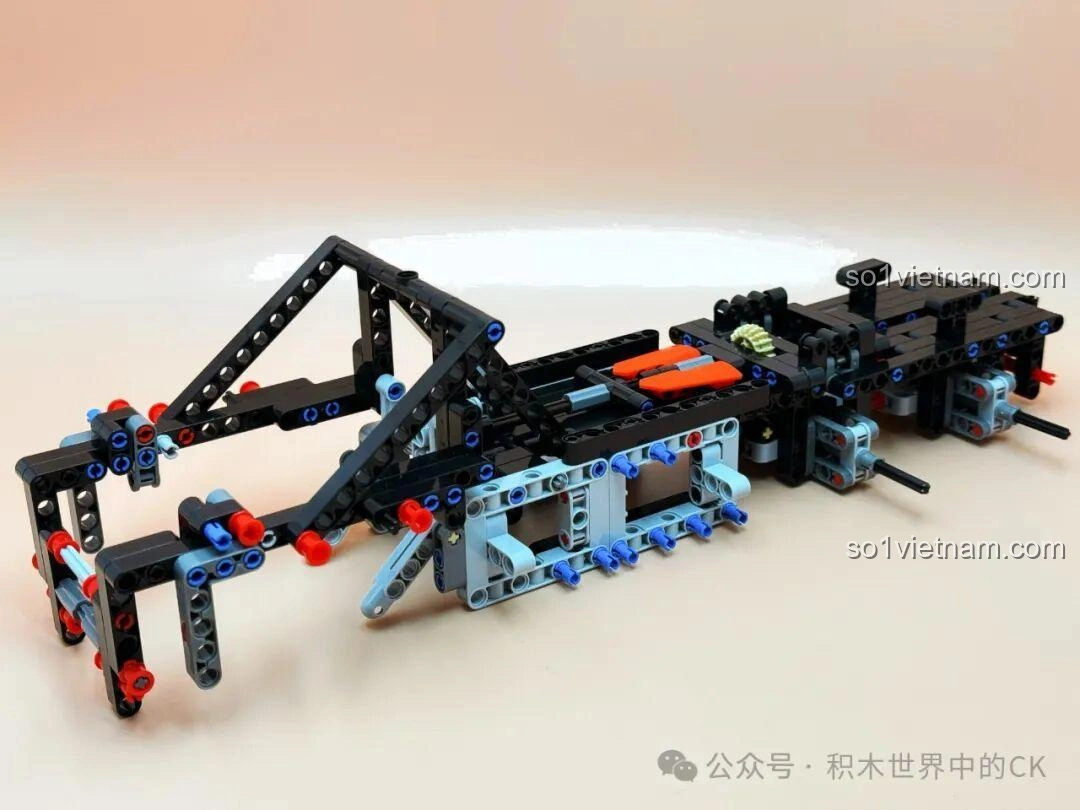 Khung gầm đang được lắp ráp của Jie Star JJ9070 Xe Đầu Kéo Scania, với các chi tiết kỹ thuật dần hình thành.