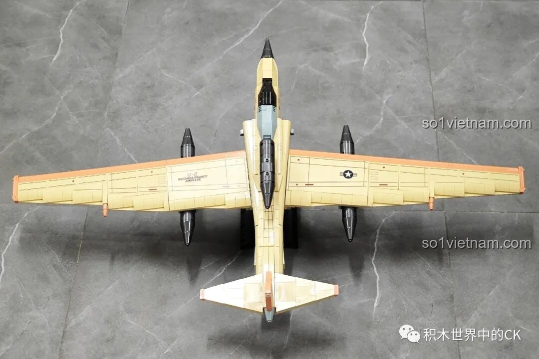 Mô hình JIESTAR 58093 Máy bay Trinh sát U-2 nhìn thẳng từ trên xuống, thể hiện sự đối xứng hoàn hảo của thiết kế.