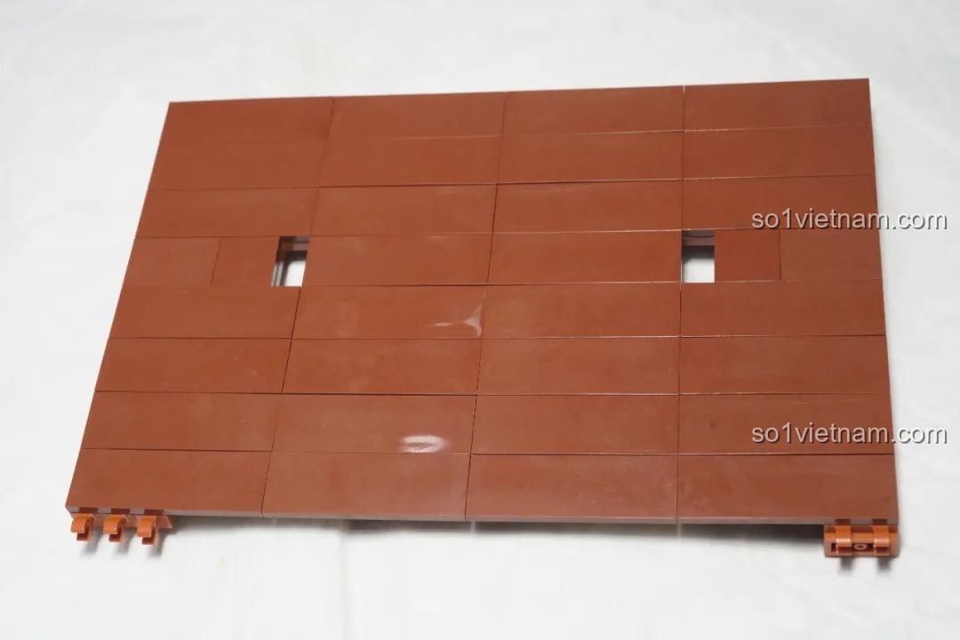 Mặt sau tấm nền màu cam đang được lắp ráp của JIESTAR 89130 Tiệm Sách Ngược