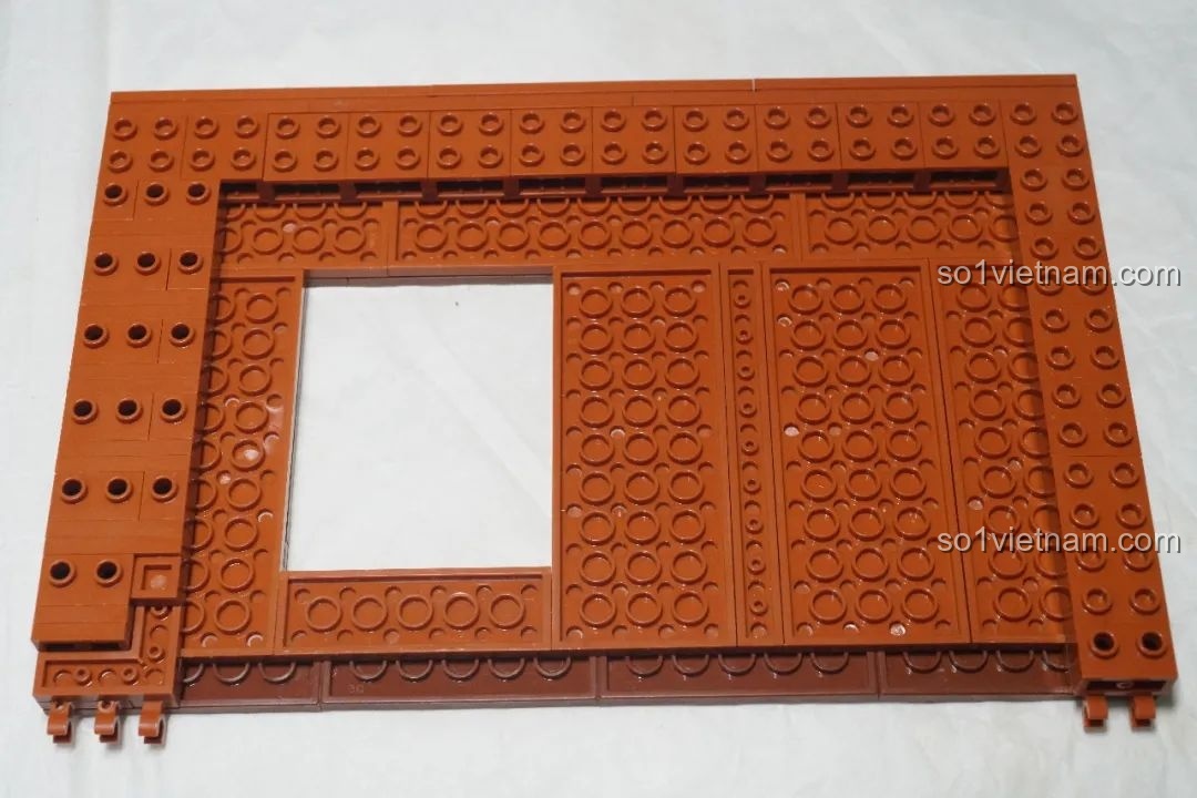 Mặt trước tấm nền màu cam đang được lắp ráp của JIESTAR 89130 Tiệm Sách Ngược