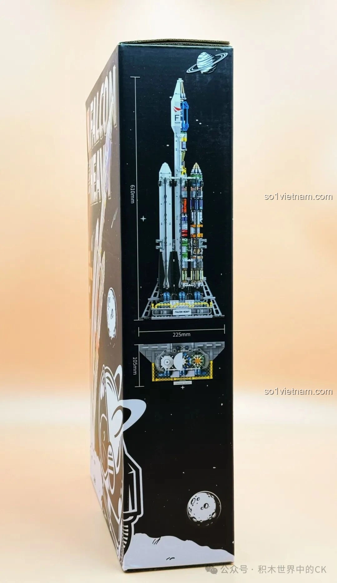 Cạnh hộp đồ chơi lắp ghép JIESTAR JJ9031 Tên lửa đẩy Falcon Heavy, hiển thị kích thước mô hình hoàn chỉnh 61cm.