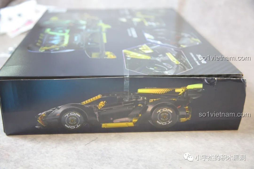 Hình ảnh chiếc Lamborghini Huracán STO hoàn chỉnh trên cạnh hộp K Box 10600, thể hiện thiết kế khí động học.