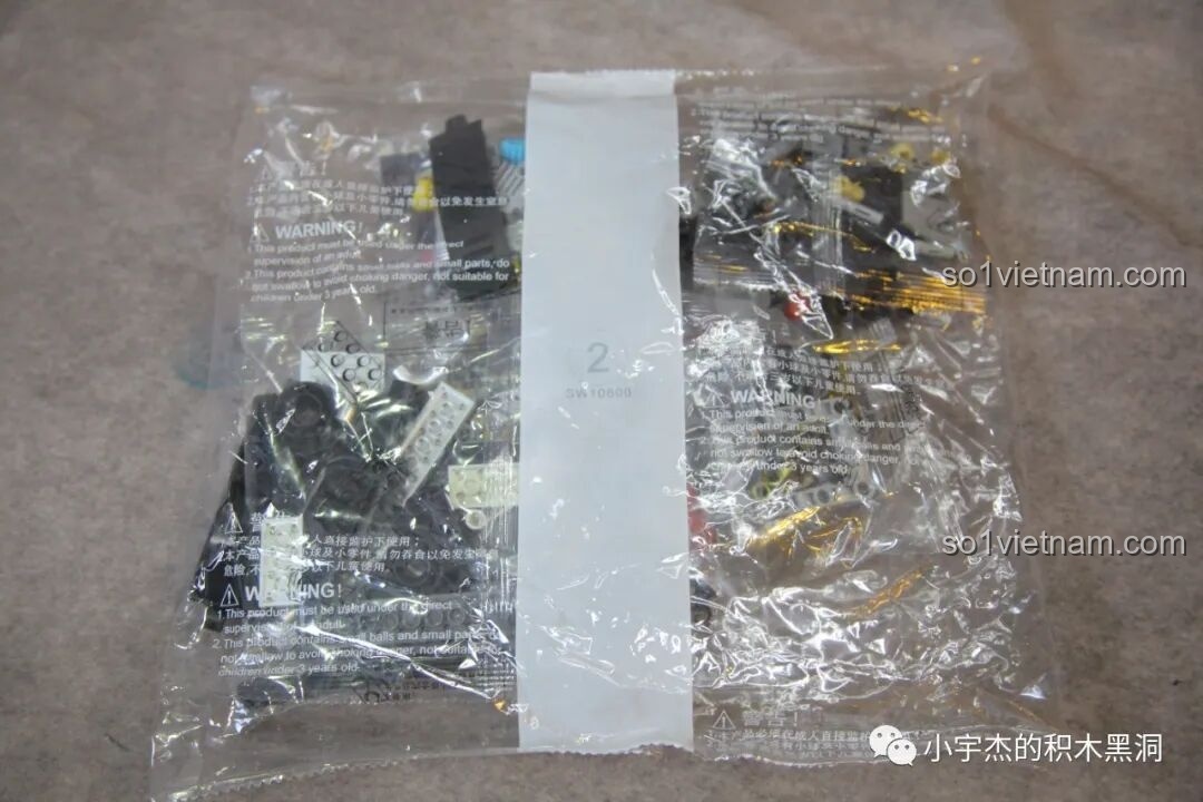 Túi linh kiện số 2 của K Box 10600 Lamborghini Huracán STO, chứa các mảnh ghép cho động cơ và truyền động.