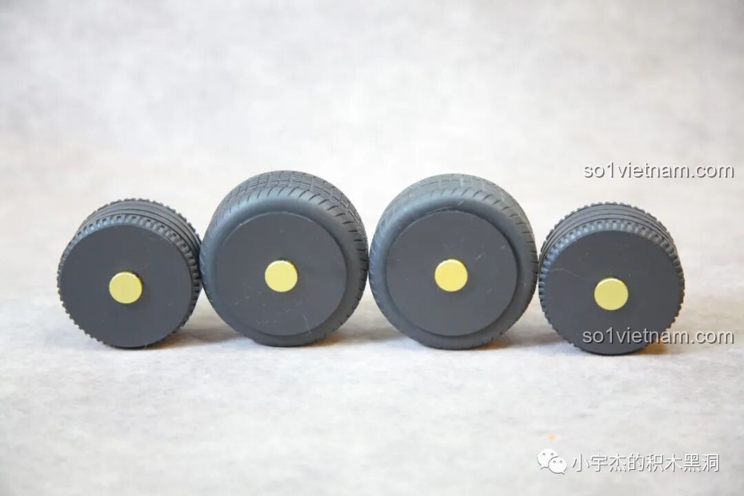 Bánh xe chưa dán sticker của K Box 10600 Lamborghini Huracán STO, với mâm xe trơn bóng.