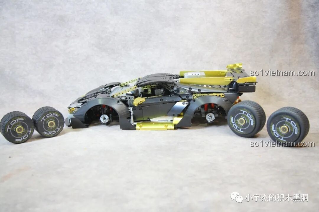 Lắp bánh xe vào khung gầm K Box 10600 Lamborghini Huracán STO, mô hình đã có hình dáng hoàn chỉnh.