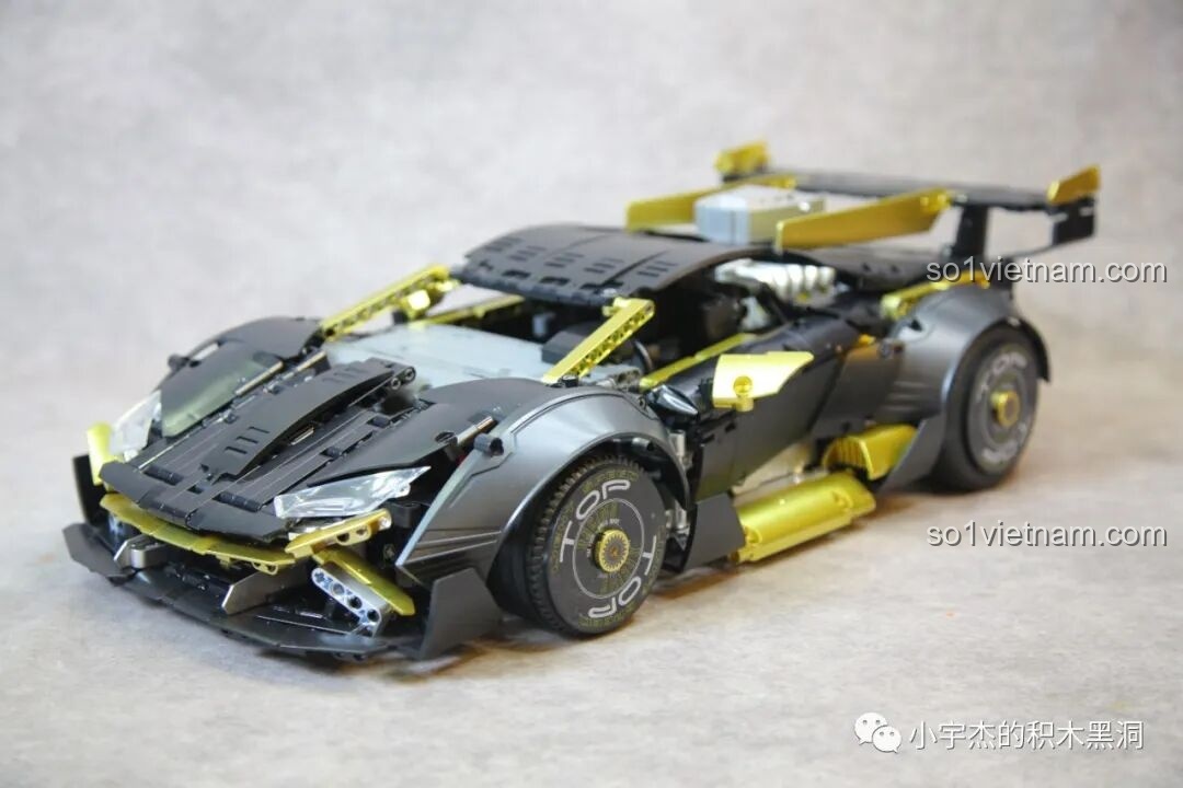 Toàn cảnh mô hình K Box 10600 Lamborghini Huracán STO Đen Vàng hoàn thiện, cực kỳ ấn tượng và chi tiết.