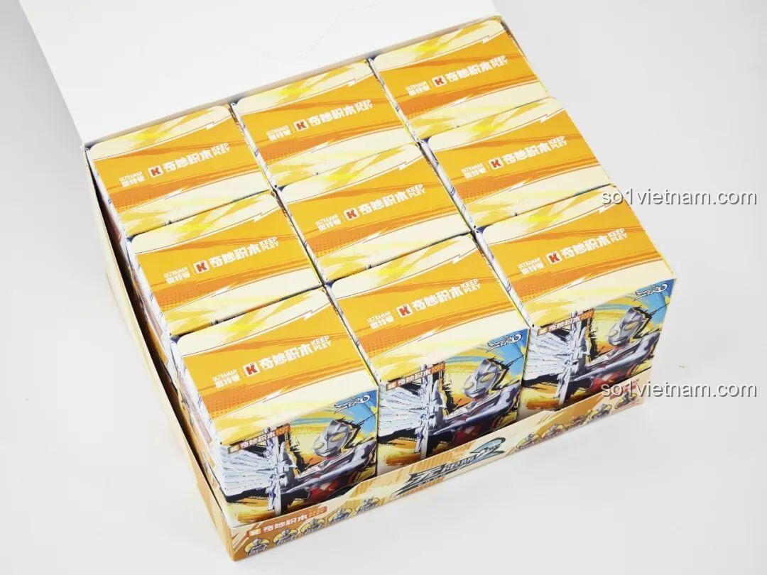 Bên trong hộp lớn bộ lắp ghép Ultraman ZERO Vô Hạn Bản: Đợt 2 Keeppley 75172 là 9 hộp nhỏ chứa các nhân vật khác nhau, tạo sự bất ngờ cho bé.