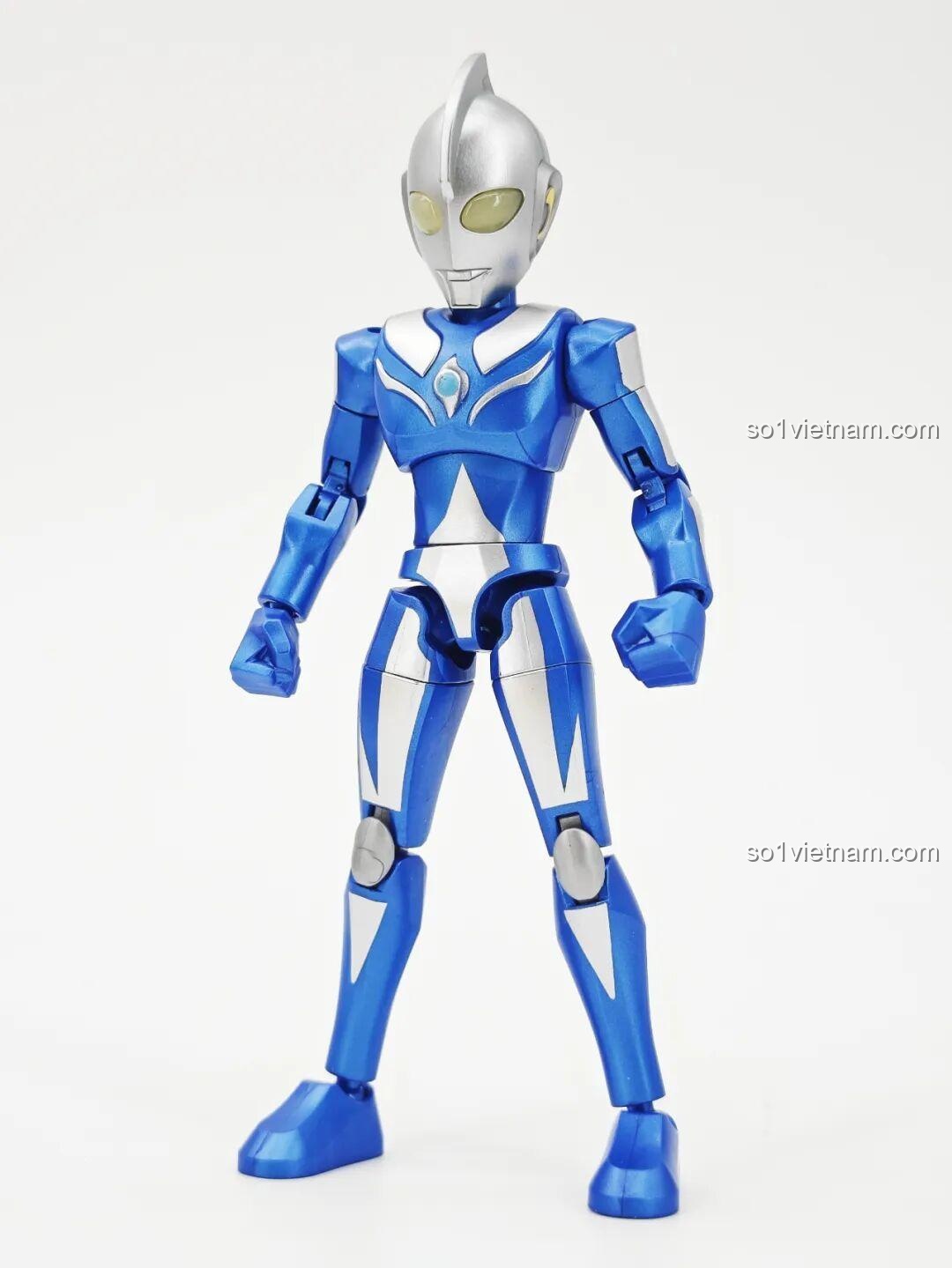 Cosmos Ultraman (Dạng Thần Mặt Trăng) từ bộ lắp ghép Ultraman ZERO Vô Hạn Bản: Đợt 2 Keeppley 75172 nhìn từ cạnh bên, thể hiện độ mỏng và các đường nét cơ thể.