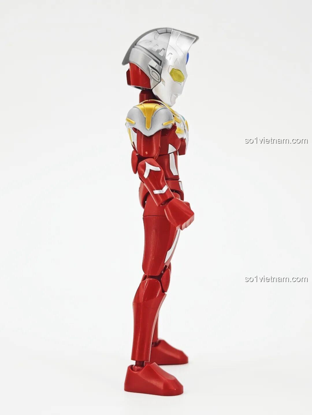 Phụ kiện của Cosmos Ultraman (Dạng Thần Mặt Trăng) trong bộ lắp ghép Ultraman ZERO Vô Hạn Bản: Đợt 2 Keeppley 75172 bao gồm đế trưng bày, hiệu ứng năng lượng và thẻ nhân vật.