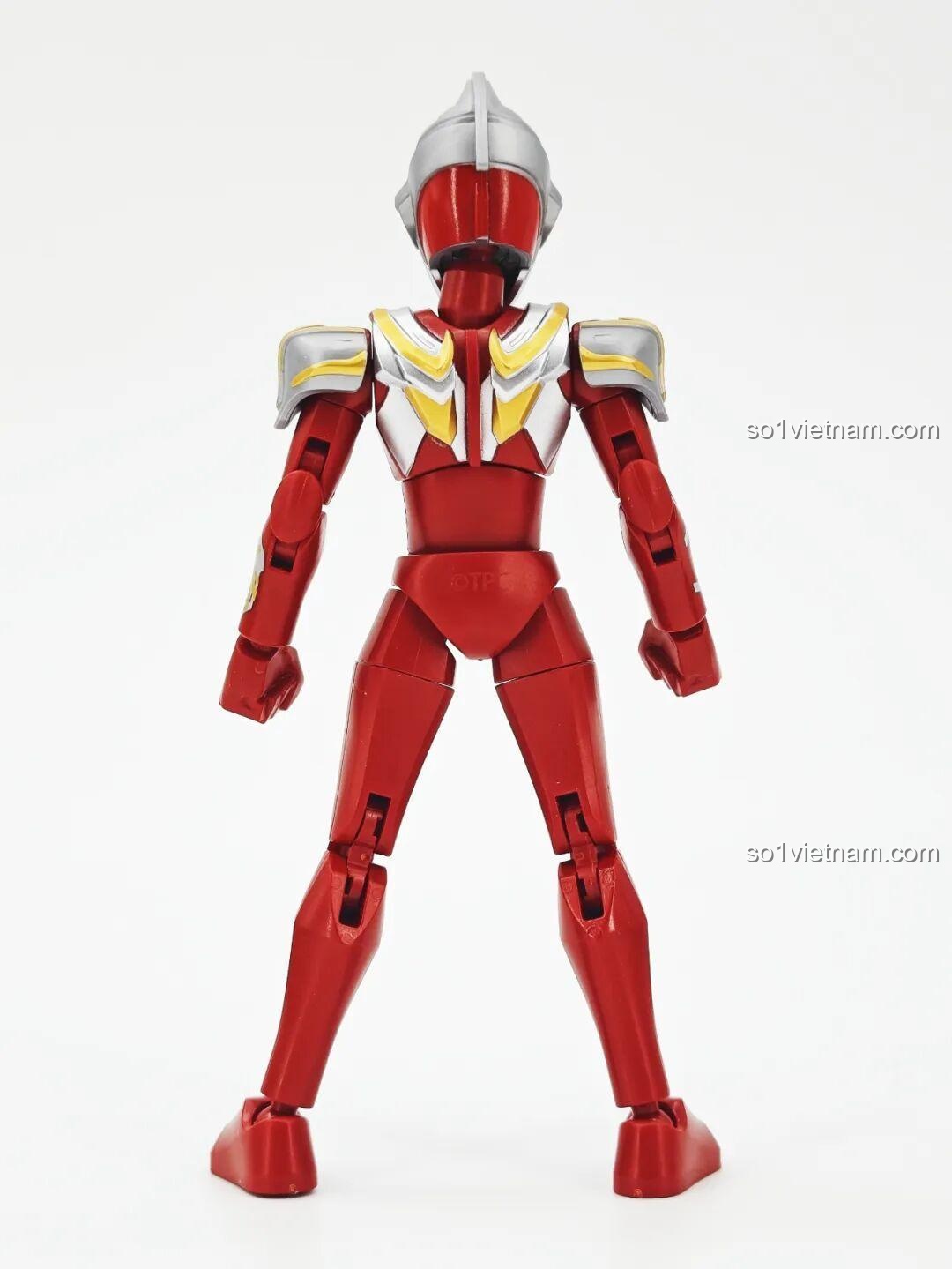 Cosmos Ultraman (Dạng Thần Mặt Trăng) trong bộ lắp ghép Ultraman ZERO Vô Hạn Bản: Đợt 2 Keeppley 75172 với hiệu ứng năng lượng vàng tươi.