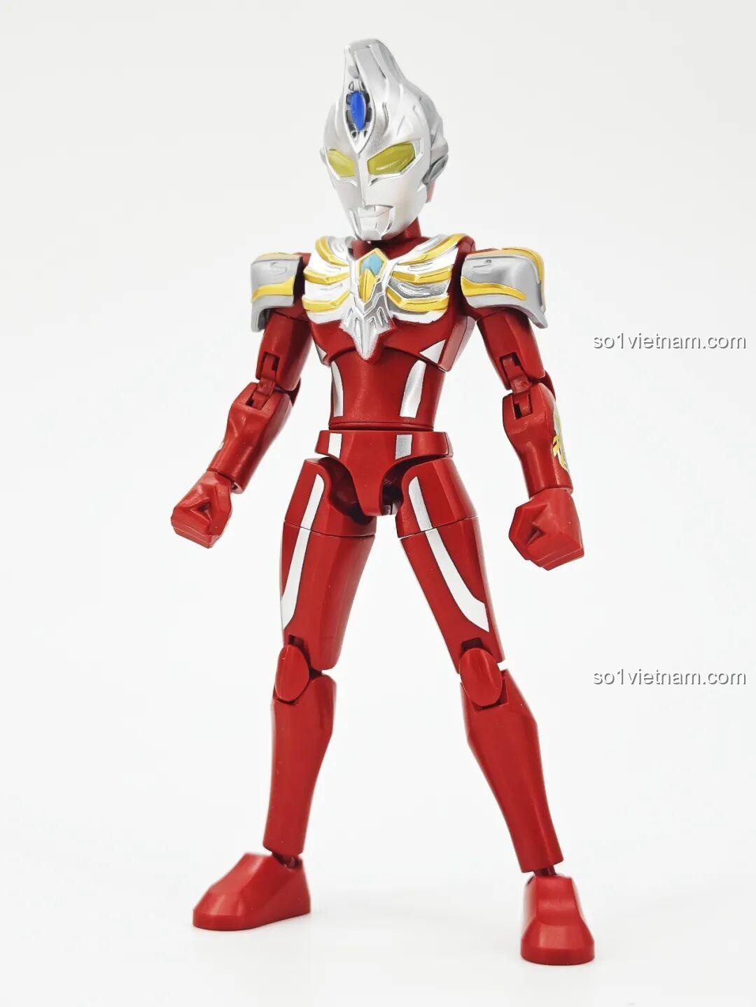 Max Ultraman từ bộ lắp ghép Ultraman ZERO Vô Hạn Bản: Đợt 2 Keeppley 75172 nhìn từ cạnh bên, thể hiện độ mỏng và các đường nét cơ thể.