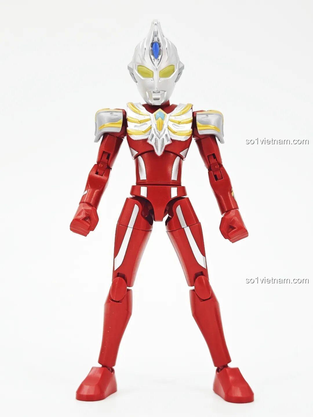 Max Ultraman từ bộ lắp ghép Ultraman ZERO Vô Hạn Bản: Đợt 2 Keeppley 75172 nhìn từ cạnh bên, thể hiện độ mỏng và các đường nét cơ thể.