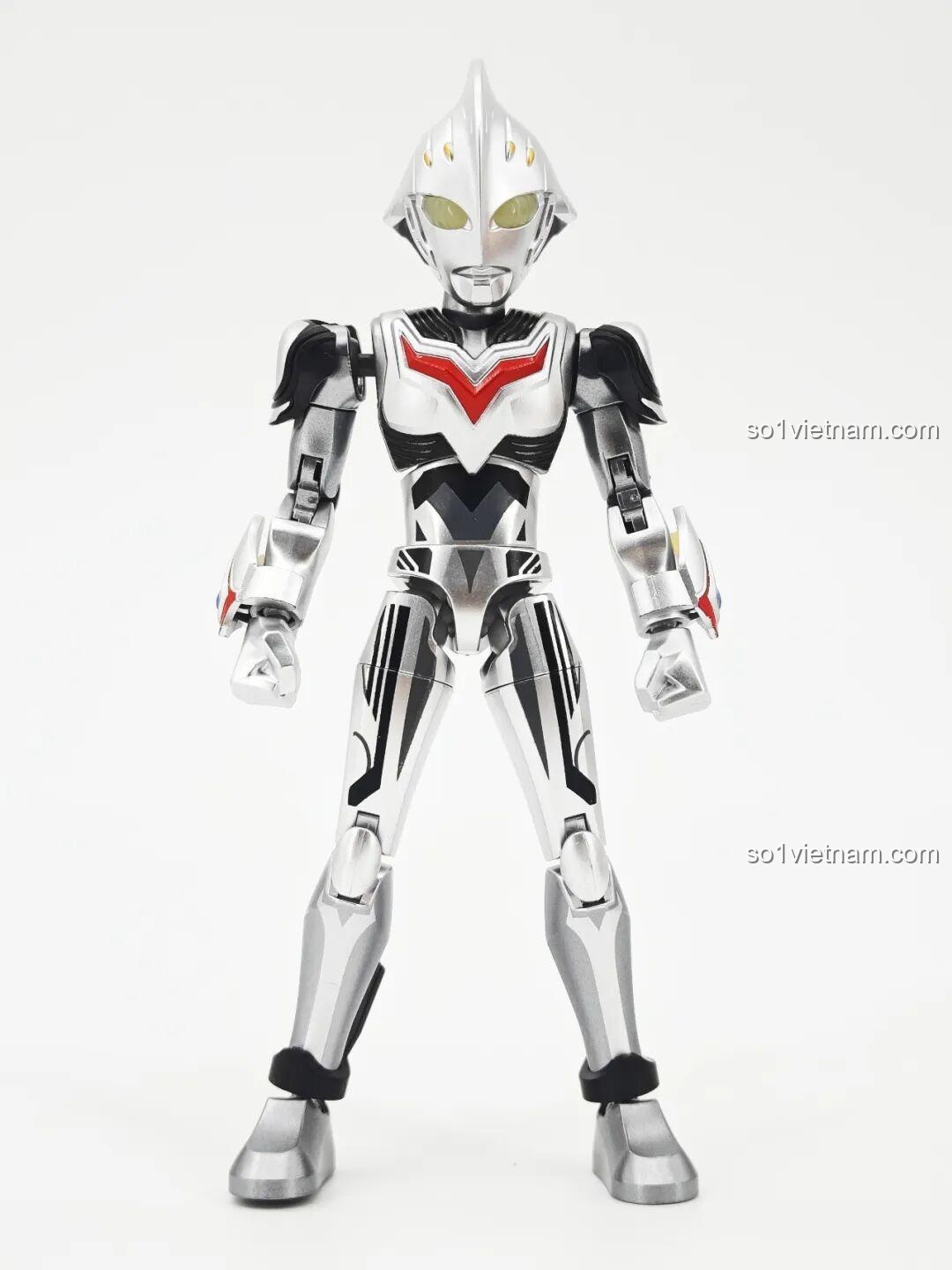 Nexus Ultraman (Dạng Trẻ Thơ) từ bộ lắp ghép Ultraman ZERO Vô Hạn Bản: Đợt 2 Keeppley 75172 nhìn trực diện, thể hiện các chi tiết giáp và màu sắc.