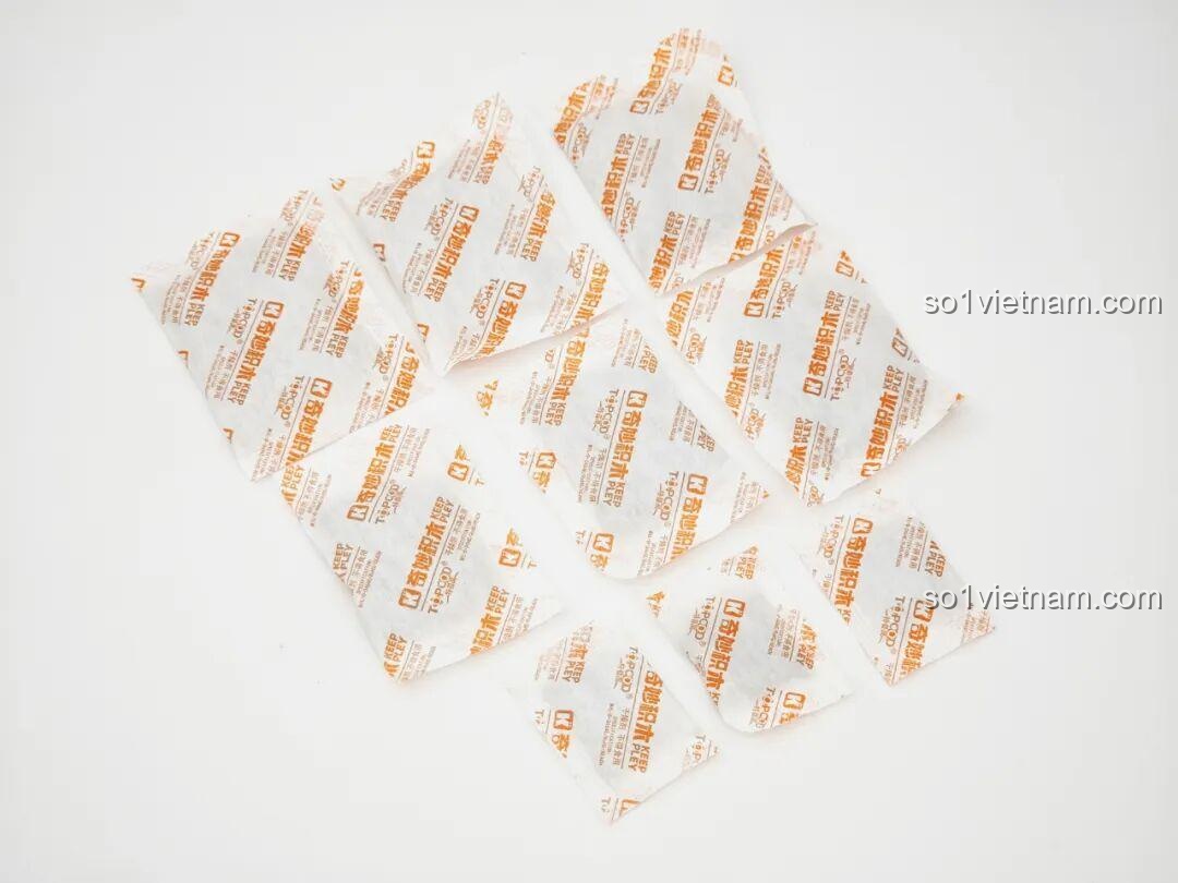 Toàn bộ 9 nhân vật Ultraman ZERO Vô Hạn Bản: Đợt 2 Keeppley 75172 đã lắp ráp hoàn chỉnh, tạo dáng chiến đấu trên đế trưng bày.
