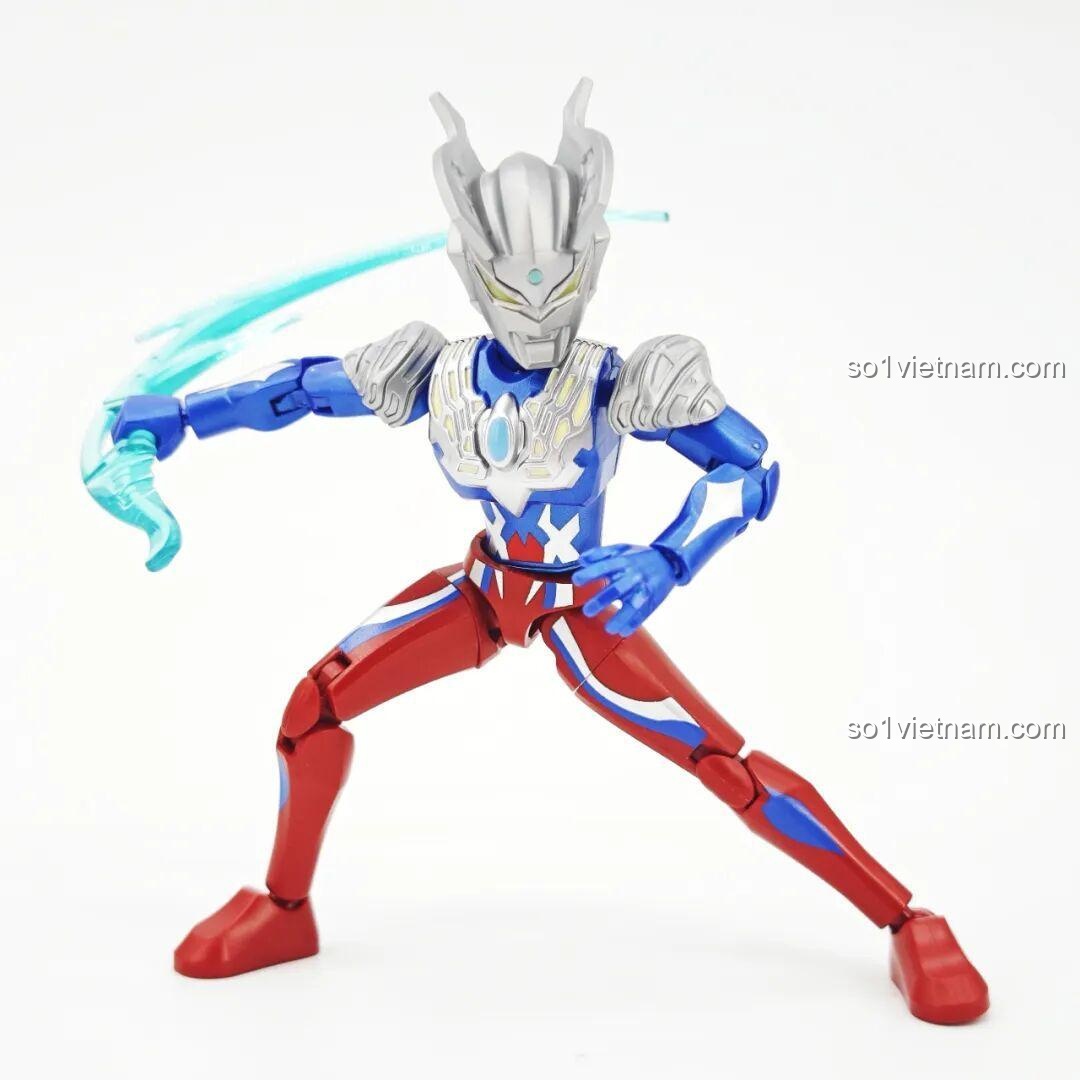 Ultraman Zero từ bộ lắp ghép Ultraman ZERO Vô Hạn Bản: Đợt 2 Keeppley 75172 nhìn từ cạnh bên, thể hiện độ mỏng và các đường nét cơ thể.
