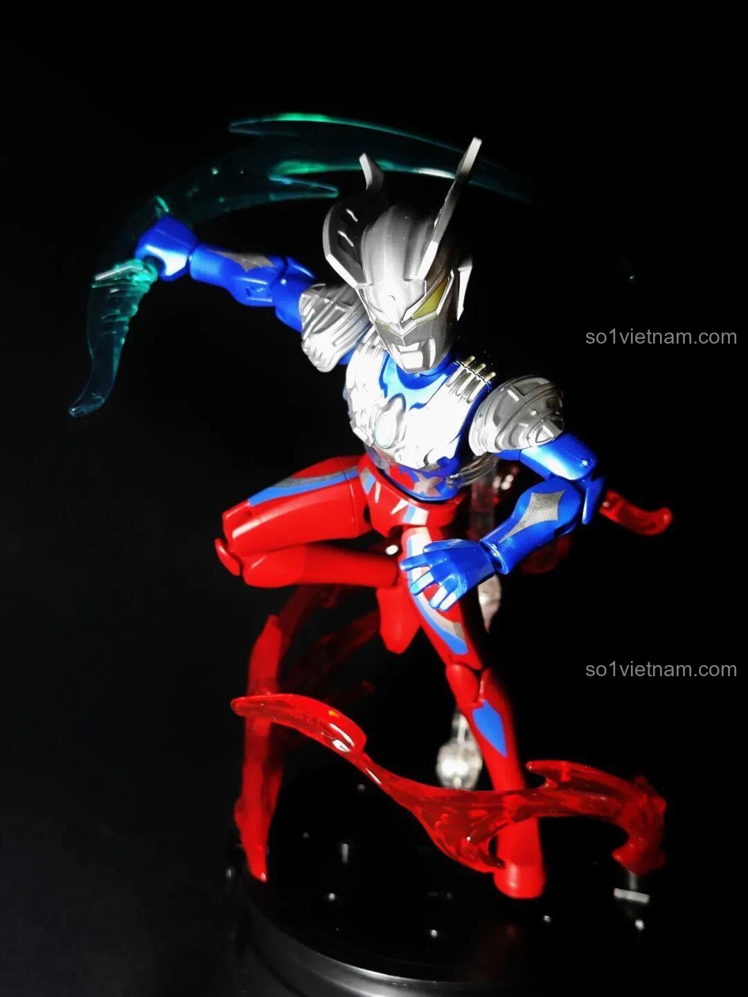 Mặt lưng của Ultraman Zero trong bộ lắp ghép Ultraman ZERO Vô Hạn Bản: Đợt 2 Keeppley 75172, cho thấy các khớp nối và chi tiết phía sau.