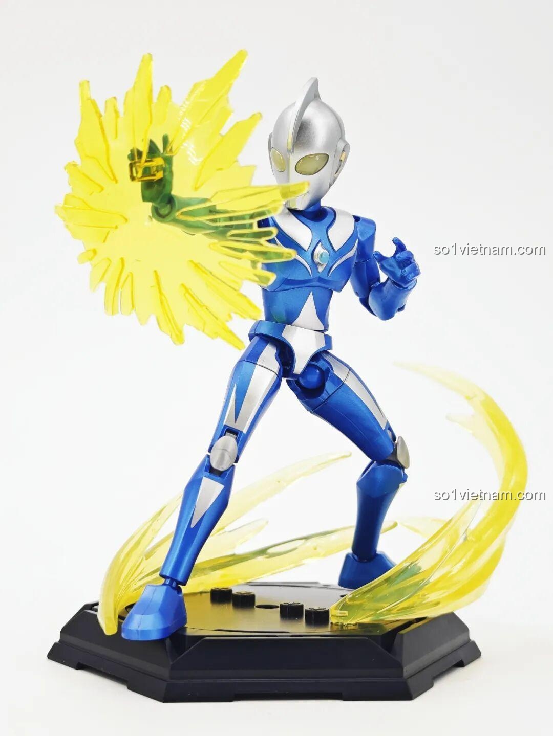 Ultraman Zero từ bộ lắp ghép Ultraman ZERO Vô Hạn Bản: Đợt 2 Keeppley 75172 nhìn trực diện, thể hiện các chi tiết giáp và màu sắc.