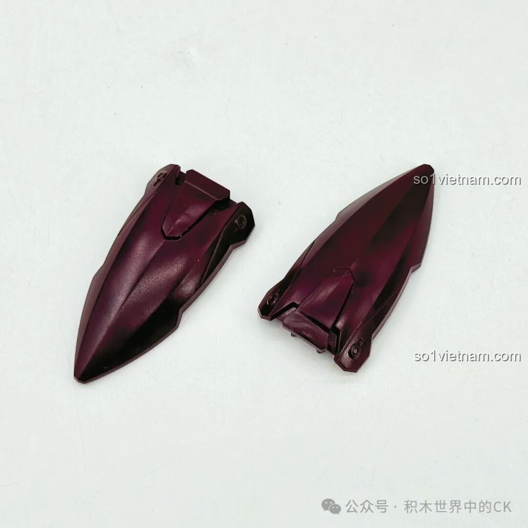 Các chi tiết giáp chân của bộ Keeppley 78034 Robot Mã Siêu Người Sống Sót, cho thấy độ sắc nét và thiết kế tinh xảo, tăng tính thẩm mỹ cho mô hình hoàn chỉnh.