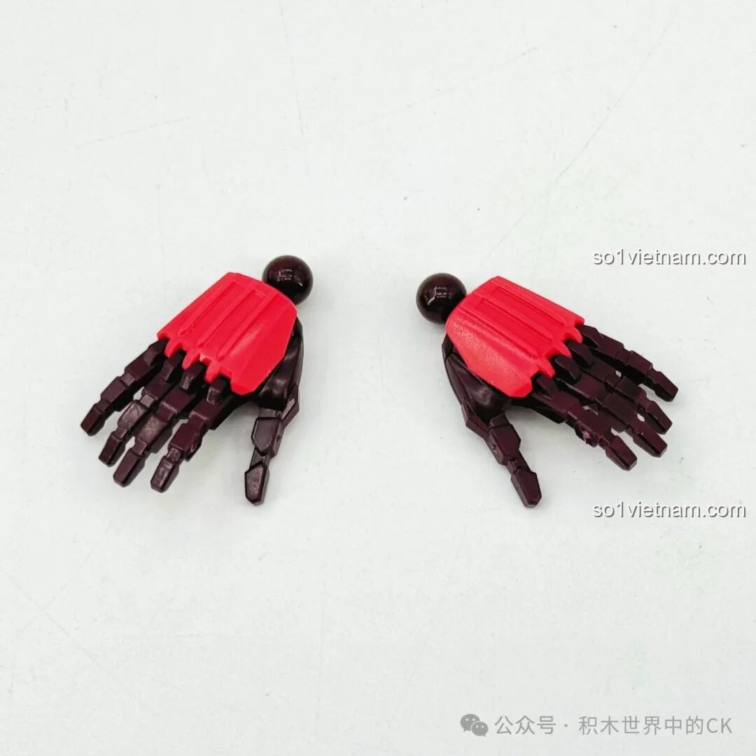 Các bàn tay thay thế của bộ Keeppley 78034 Robot Mã Siêu Người Sống Sót, cho phép người chơi tùy chỉnh mô hình với nhiều cử chỉ khác nhau, tăng tính tương tác.