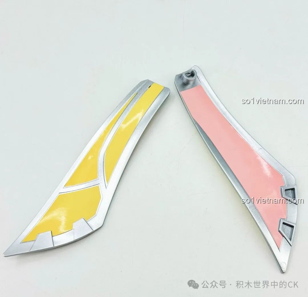 Mô hình Keeppley 78034 Robot Mã Siêu Người Sống Sót gần như hoàn chỉnh, với các bộ phận chính đã được lắp ráp, sẵn sàng cho các chi tiết cuối cùng và vũ khí.