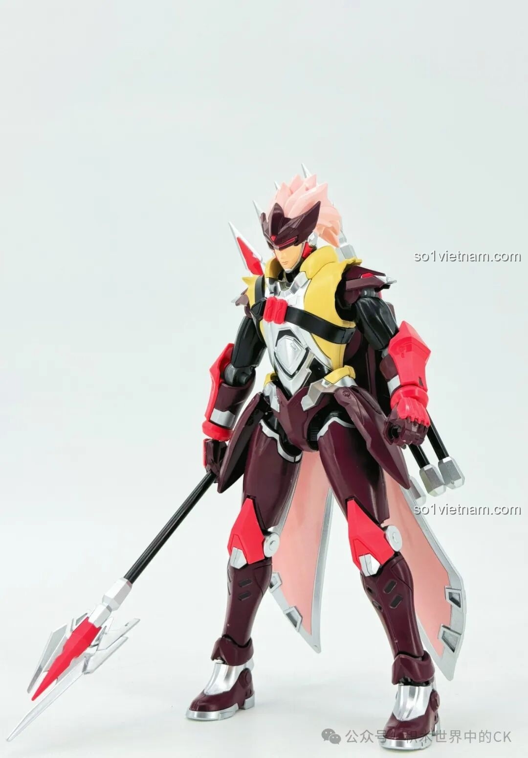 Cận cảnh khuôn mặt của mô hình Keeppley 78034 Robot Mã Siêu Người Sống Sót, nổi bật mái tóc hồng và mặt nạ chiến đấu, thể hiện sự tinh xảo trong thiết kế.