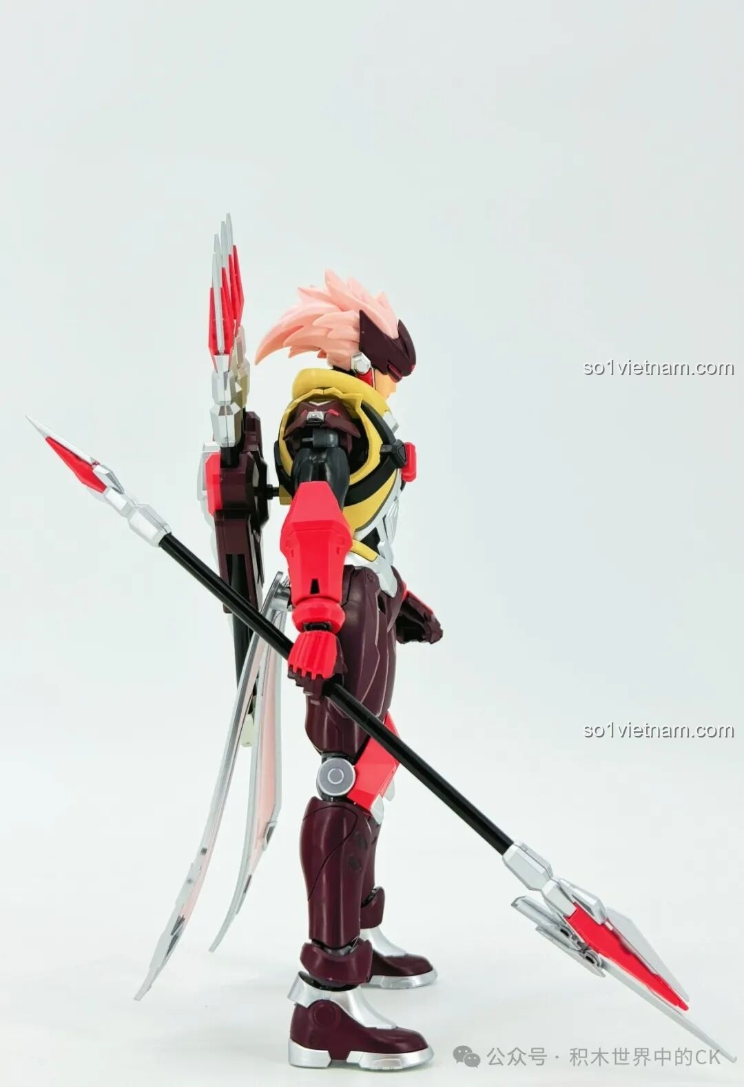 Cận cảnh khớp hông và chi tiết giáp bên hông của mô hình Keeppley 78034 Robot Mã Siêu Người Sống Sót, nổi bật vòng tròn đỏ, thể hiện sự chú ý đến từng chi tiết nhỏ.