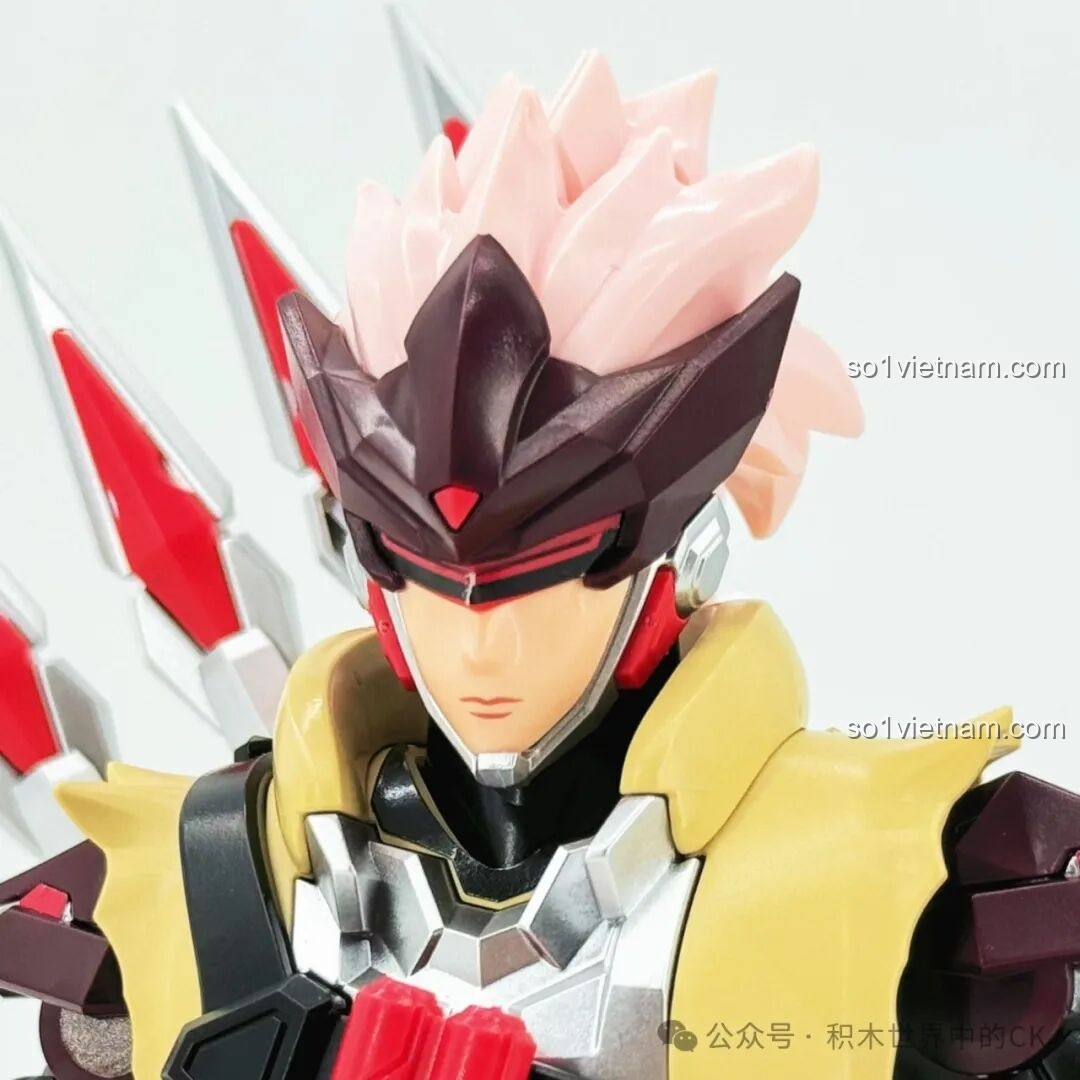 Cận cảnh khiên lưng với các mũi giáo của mô hình Keeppley 78034 Robot Mã Siêu Người Sống Sót, thể hiện thiết kế độc đáo và khả năng xoay, tăng tính linh hoạt.