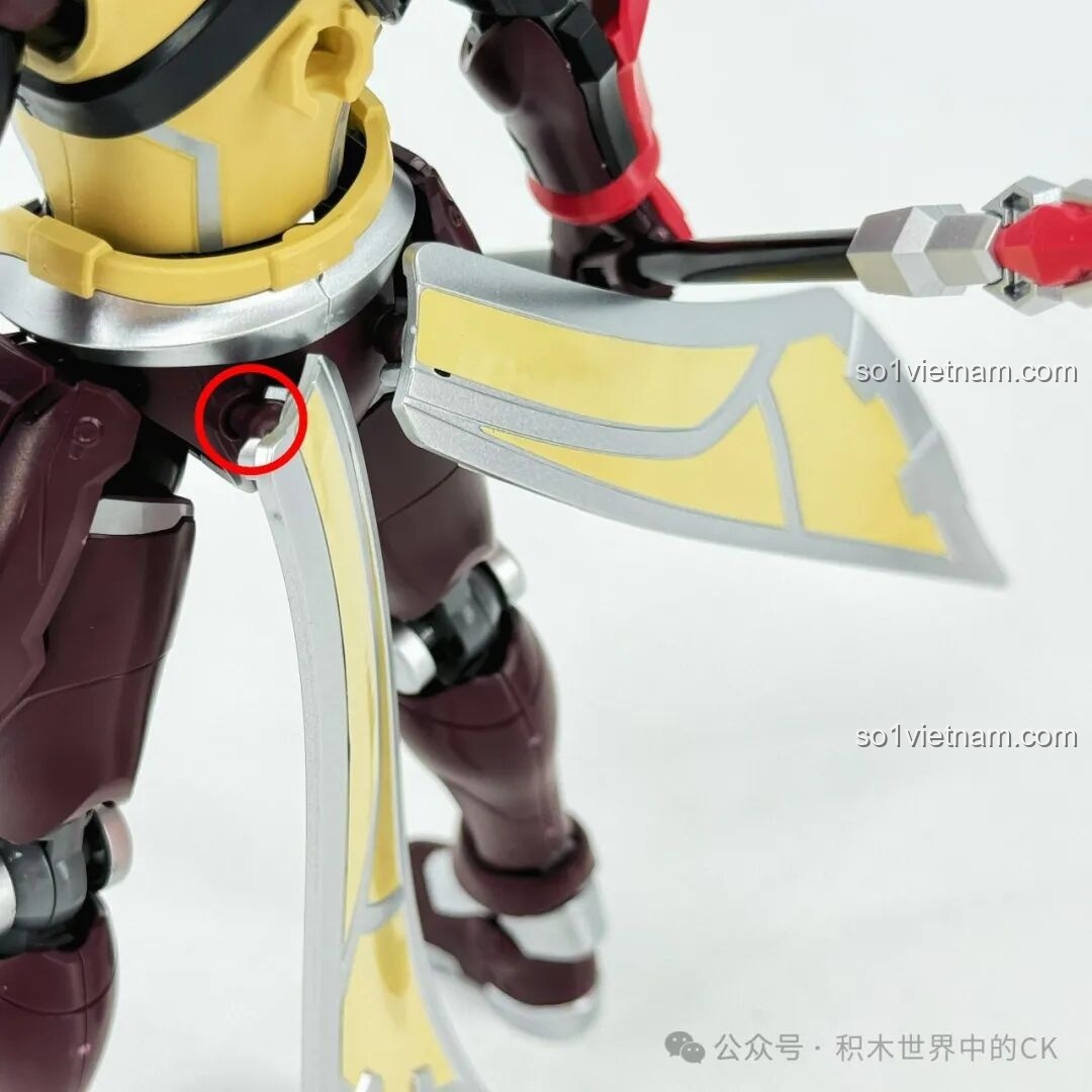 Mô hình Keeppley 78034 Robot Mã Siêu Người Sống Sót tạo dáng giơ tay chào, thể hiện khả năng biểu cảm và các bàn tay thay thế linh hoạt của mô hình.