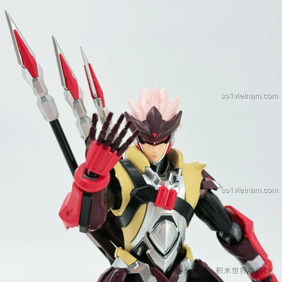 Mô hình Keeppley 78034 Robot Mã Siêu Người Sống Sót tạo dáng quỳ gối chiến đấu với hai giáo lạnh, thể hiện sự linh hoạt tối đa của các khớp nối và khả năng tạo dáng động.