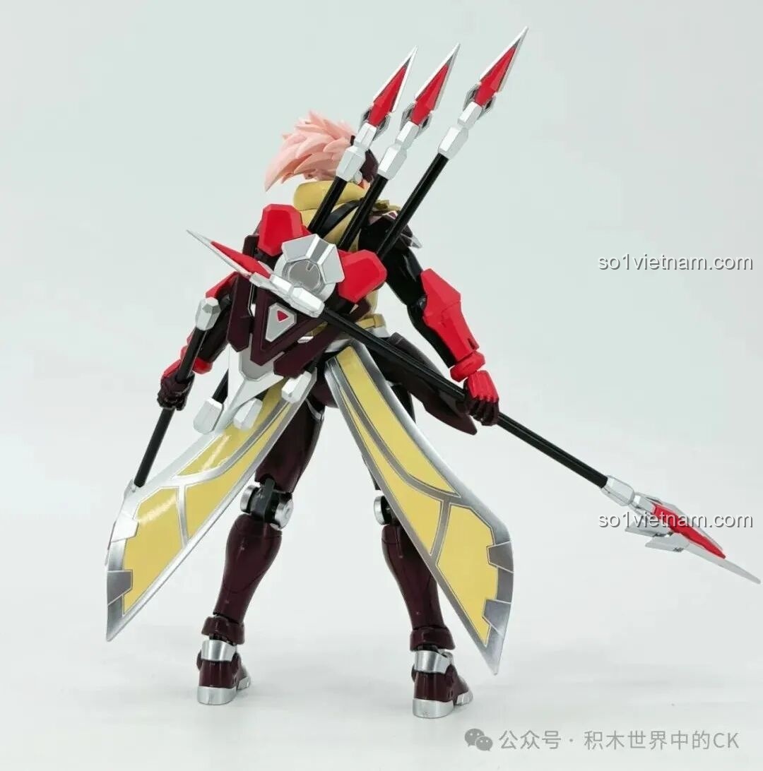 Mô hình Keeppley 78034 Robot Mã Siêu Người Sống Sót tạo dáng đứng thẳng, cầm giáo, thể hiện vẻ ngoài mạnh mẽ và chi tiết sắc sảo của bộ lắp ghép.