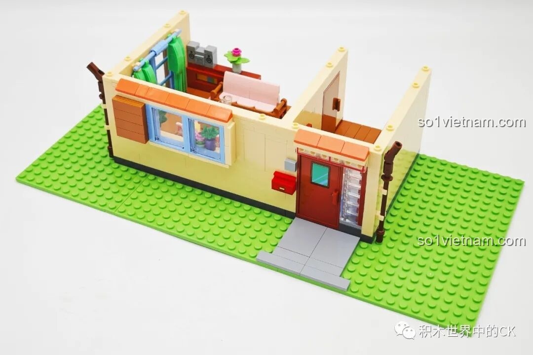 Minifigure bố Nobita (Nobi Nobisuke) nhìn từ phía sau trong bộ xếp hình Biệt thự của Nobita Keeppley K20422.