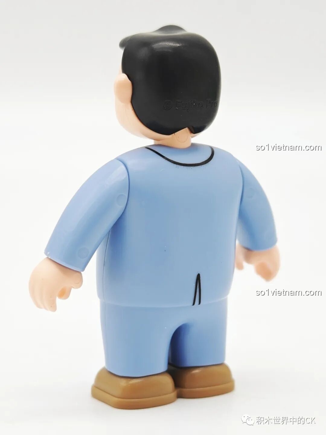 Tủ lạnh và kệ đồ trong bếp của bộ xếp hình Ngôi nhà phong cách Nhật Bản của Nobita Keeppley K20422.