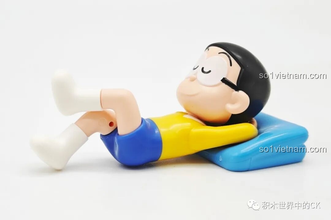 Góc nhìn khác của nội thất phòng khách trong bộ lắp ghép Keeppley K20422 Ngôi nhà của Nobi Nobita.