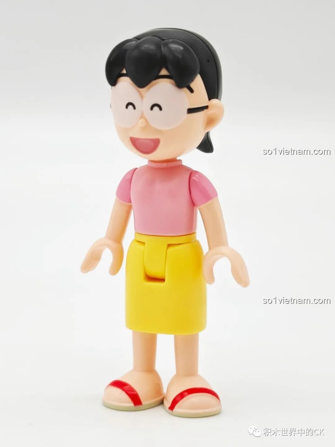 Góc nhìn tổng thể phòng khách của bộ xếp hình Biệt thự của Nobita Keeppley K20422.