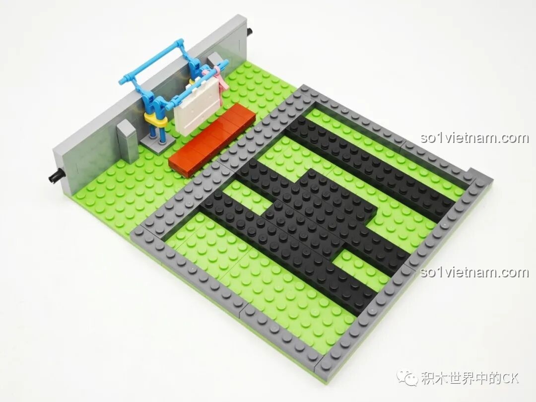 Lắp ráp phần mái nhà tầng trên của bộ lắp ghép Keeppley K20422 Ngôi nhà của Nobi Nobita.